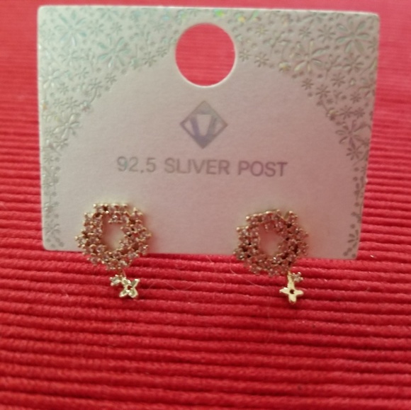 Earring - Picture 1 of 1